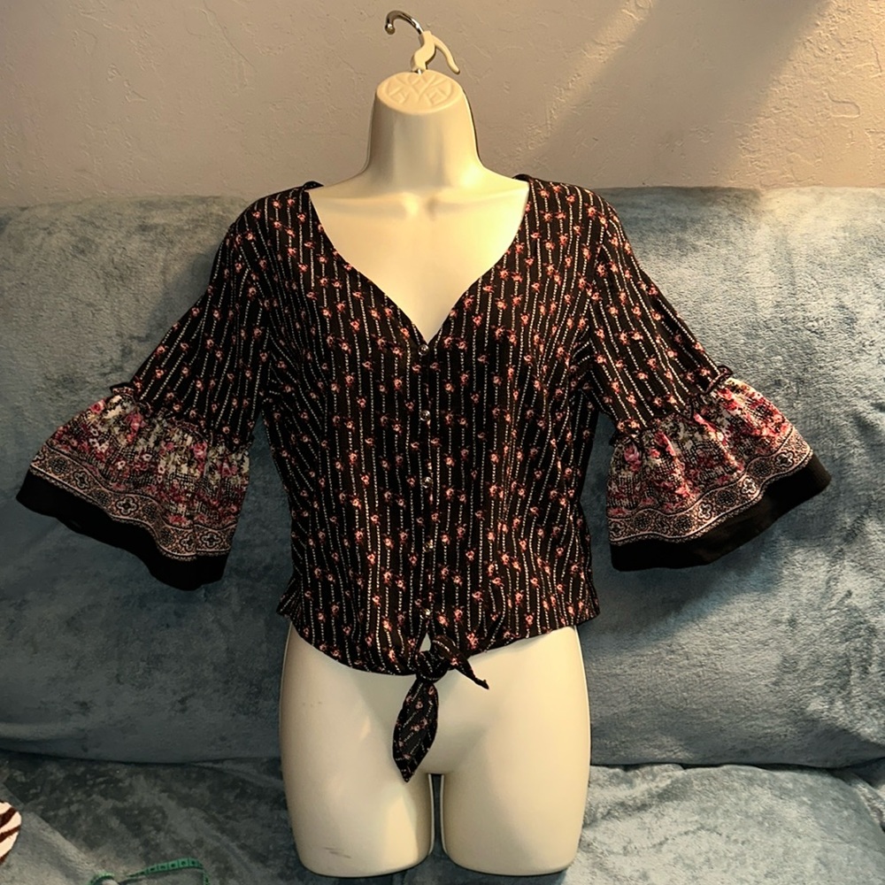 Crescent & Willough medium black pink white and green bell sleeved button front